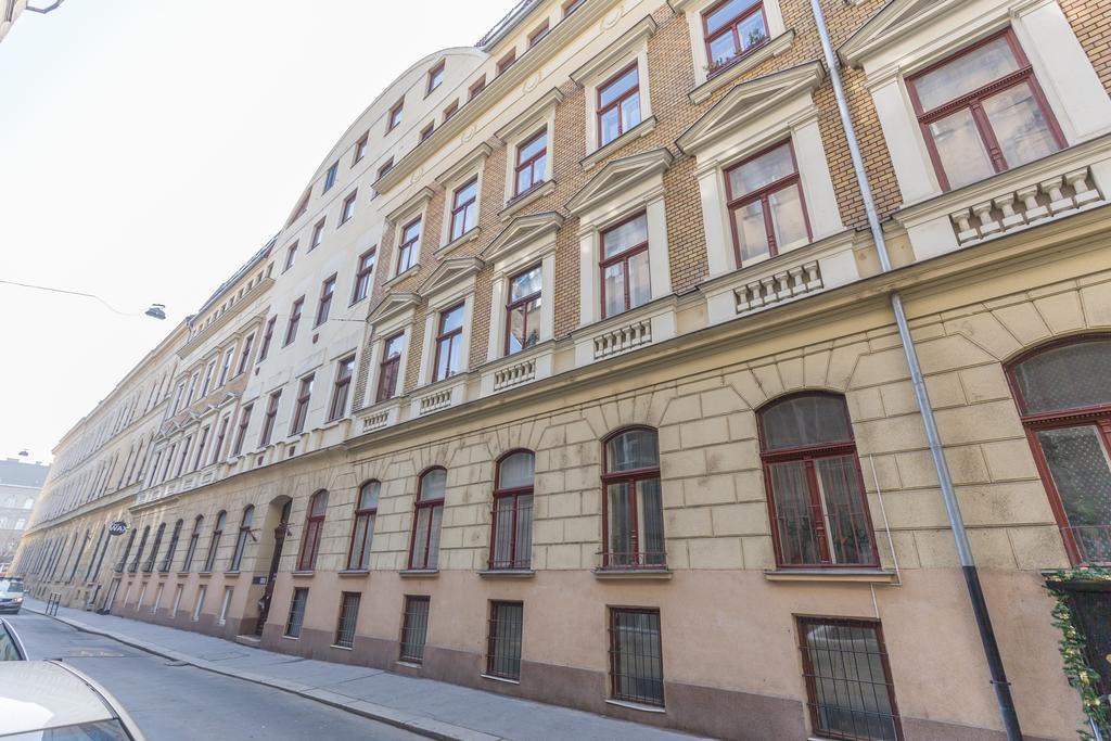 Real Apartments Hegedu Budapest Exterior photo