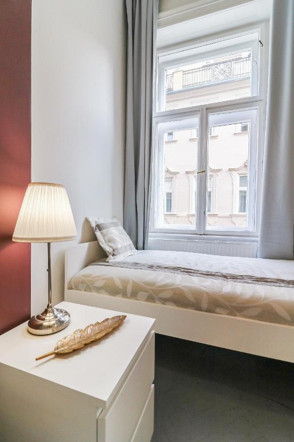Real Apartments Hegedu Budapest Exterior photo